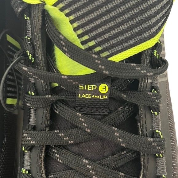 NEW Under Armour Men's Highlight Football Cleats - Picture 6 of 14